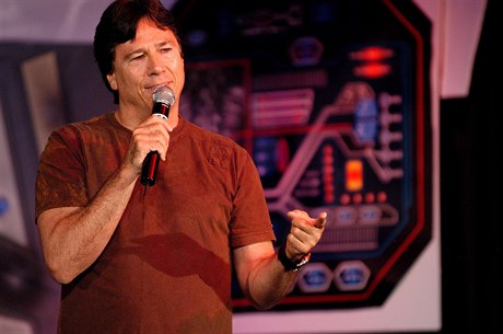 Richard Hatch pi rozmluv s fanouky.