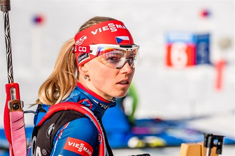 Nepovedená položka Evy Puskarčíkové vestoje připravila české biatlonisty o medailovou příčku.