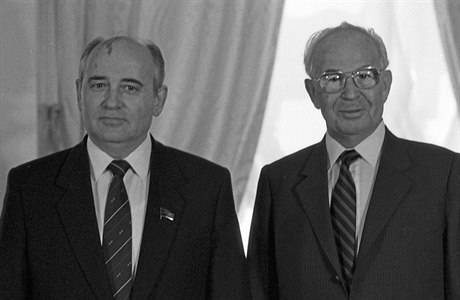 Dvě tváře komunismu 80. let, dva generální tajemníci svých komunistických...
