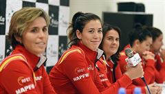 Zleva María José Martínezová, Gabrie Muguruzaová, nehrající kapitánka Conchita...