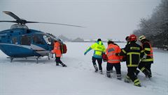 Pro řidiče musel přiletět vrtulník záchranné služby