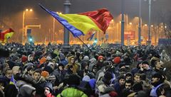 Rumunsk vlda omilostn korupnky, desetitisce lid vyrazily na protest do ulic