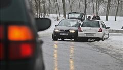 Dopravu v Česku komplikovalo počasí. Vyskytovaly se i ledovky a sněhové koleje