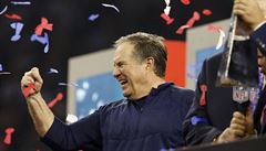 Trenér New England Patriots slavící po výhře svého týmu.