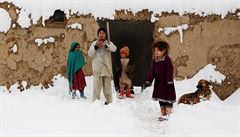 Afghánské dti v zasneném Kábulu.