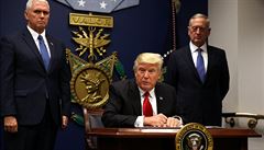 Exministr obrany Mattis se pustil do Trumpa. ‚USA jsou tři roky bez zralého vedení, teď přicházejí následky‘