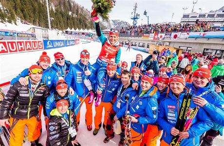eský tým slaví bronz Gabriely Koukalové na biatlonovém mistrovství svta 2017.