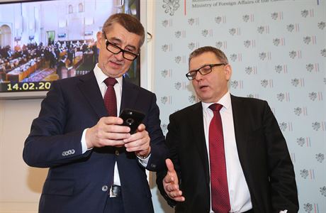 Ministr financ Andrej Babi a ministr zahrani Lubomr Zaorlek.