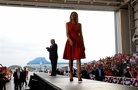 Americk prezident Donald Trump a jeho manelka Melanie na setkn na Florid....