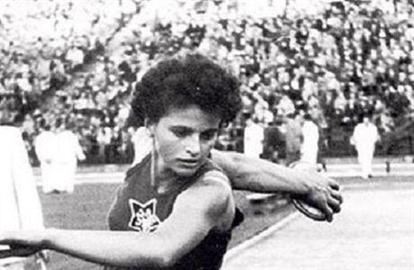 Olga Fikotov vyhrla na olympijskch hrch v Melbourne v roce 1956 hod diskem.