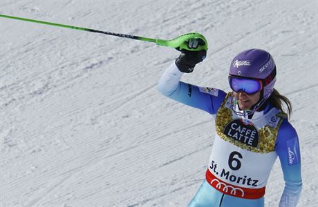 árka Strachová se raduje z povedené druhé jízdy ve slalomu na svtovém...