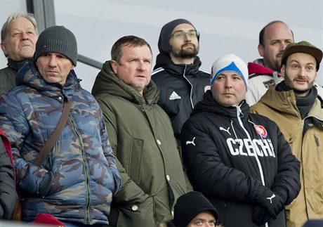 Pavel Vrba je zatím v Česku vídán jen v hledištích stadionů.