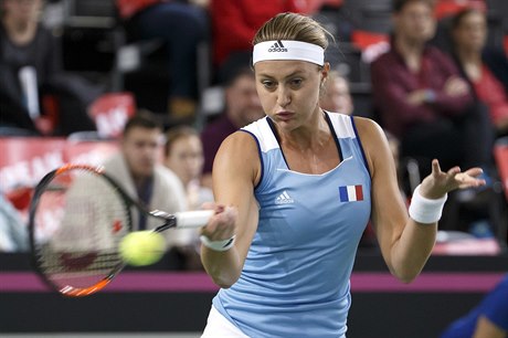 Kristina Mladenoviová v zápase 1. kola Fed Cupu mezi Francií a výcarskem.