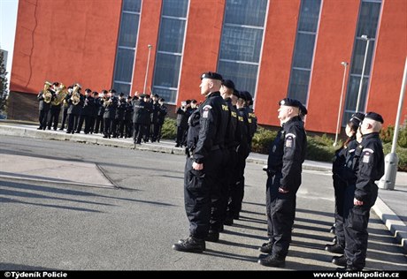 Policisté vystídali své kolegy, kteí se ze Slovinska vraceli