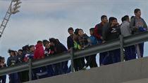 Demonstranti vytvoili ze na americko-mexick hranici.