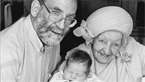 V roce 1992 se nechal Shipman fotit s nejstarším a nejmladším pacientem.