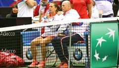 Barbora Strýcová bhem zápasu 1. kola Fed Cupu proti panlce Garbin...