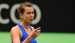 Barbora Strýcová v zápase 1. kola Fed Cupu proti panlce Garbin Muguruzaové.