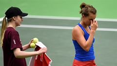 Barbora Strýcová v zápase 1. kola Fed Cupu proti panlce Garbin Muguruzaové.