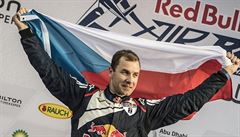 Martin onka slaví historický triumf v závod Red Bull Air Race.