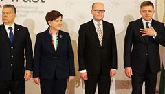 Polská premiérka Beata Szydlová s Bohuslavem Sobotkou p�i setkání Visegrádské...