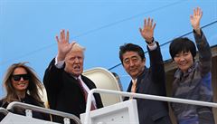 Donald Trump a japonský premiér Shinzo Abe s manelkami.