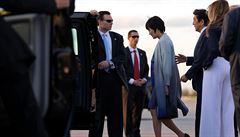 Akie Abe, manelka japonského premiéra, po píletu do Palm Beach.