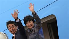 Japonský premiér Abe se svou manelkou.