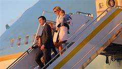 Do Palm Beach piletla i Trumpova dcera Ivanka s manelem.