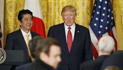 Trump a Abe na tiskové konferenci.
