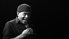 Zemřel legendární jazzový zpěvák Al Jarreau, vítěz sedmi cen Grammy