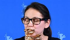 Re�isérka Ildikó Enyediová s trofejí.