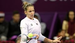 Karolína Plíková pi rozehrávce ped finále turnaje v Dauhá proti Caroline...