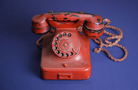 Hitlerv telefon se na aukci prodal za tém tvrt milionu dolar