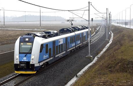 Vlak eských drah RegioPanter na trati mezi Studénkou a Monovem.