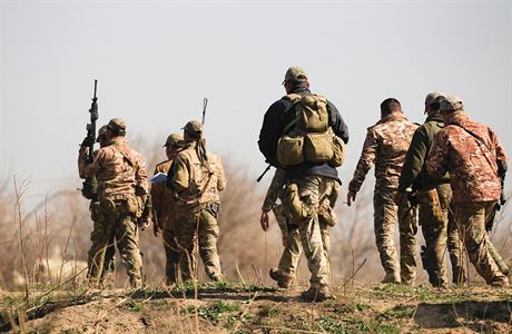 Irácké vládní jednotky zahajují útok na msto Havídu (ilustraní foto).