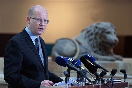 Premiér Bohuslav Sobotka na tiskové konferenci.