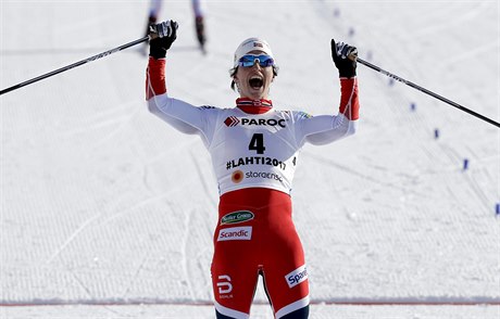 Norská běžkyně Marit Björgen slaví své 15. individuální zlato z mistrovství...