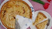 Klasický francouzský tarte aux pommes.