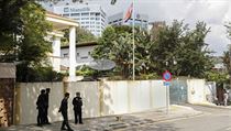Policie hlídá před ambasádou KLDR v Kuala Lumpuru.