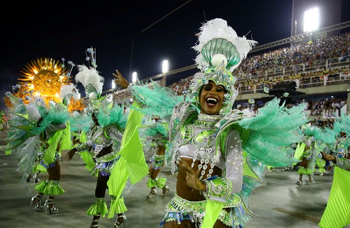 Fotogalerie: Ačkoliv je karneval proslavený krásnými a mladými ženami,  účastní se ho všechny...