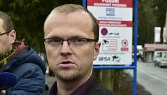 Hejtman Pardubického kraje Martin Netolický hovo�í s noviná�i o celé situaci.