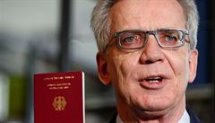 Německý ministr vnitra de Maizi&#232;re představuje nový pas. | na serveru Lidovky.cz | aktuální zprávy