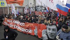 Zástup stoupenc opozice proel nejprve centrem Moskvy. Rozhodli se uctít...