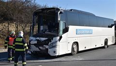 Nárazem poniený autobus.