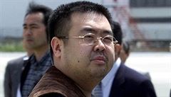 Jak z filmu. Kim Čong-nam byl zavražděn zakázaným ‚nejdokonalejším‘ bojovým plynem VX