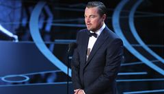 Leonardo DiCaprio bhem vyhlaování Oscar.