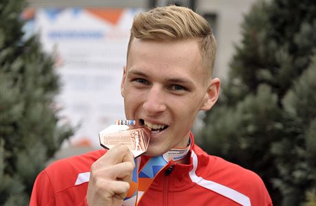 Filip Sasínek v Blehrad s bronzovou medailí ze závodu na 1500 metr na...