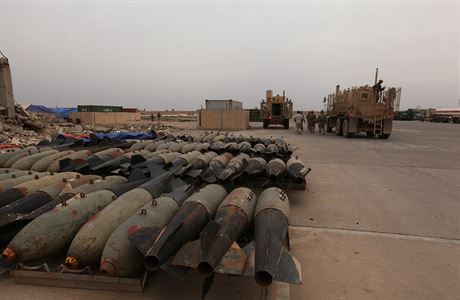 Letecká munice na základn v Quayyarahu