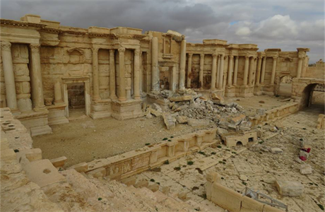 Antický amfiteátr v Palmýe poniený teroristy Islámského státu.